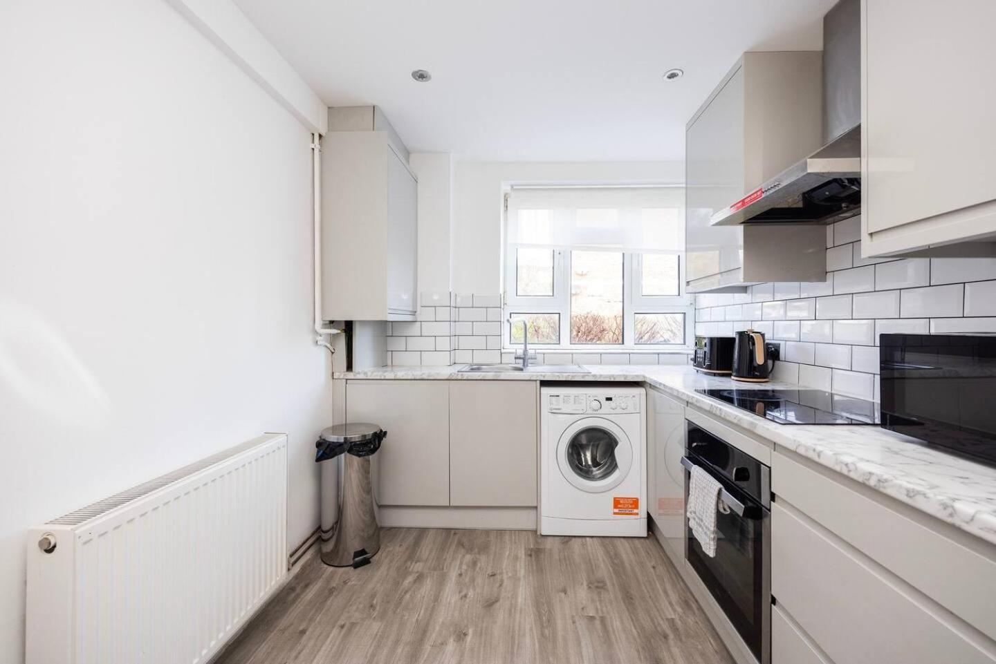 Chic Urban Perfect For Groups Of Six! London
