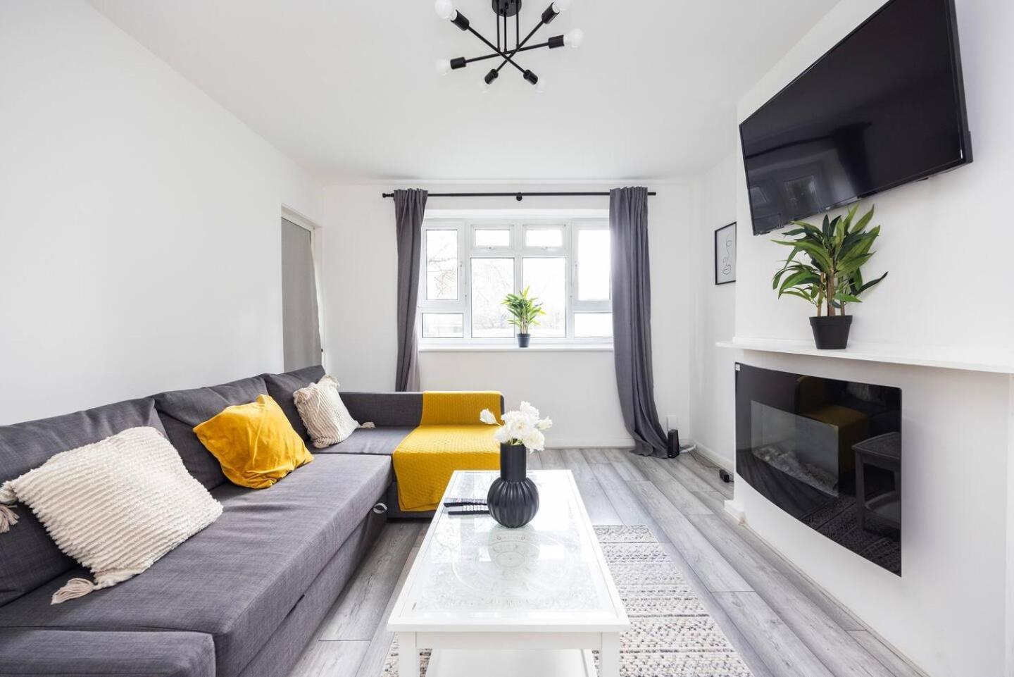 Holiday home Chic Urban Perfect For Groups Of Six! *