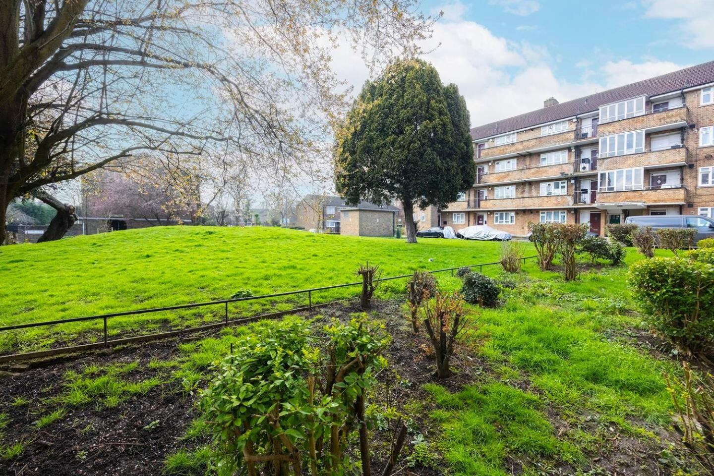 Chic Urban Perfect For Groups Of Six! Holiday home London