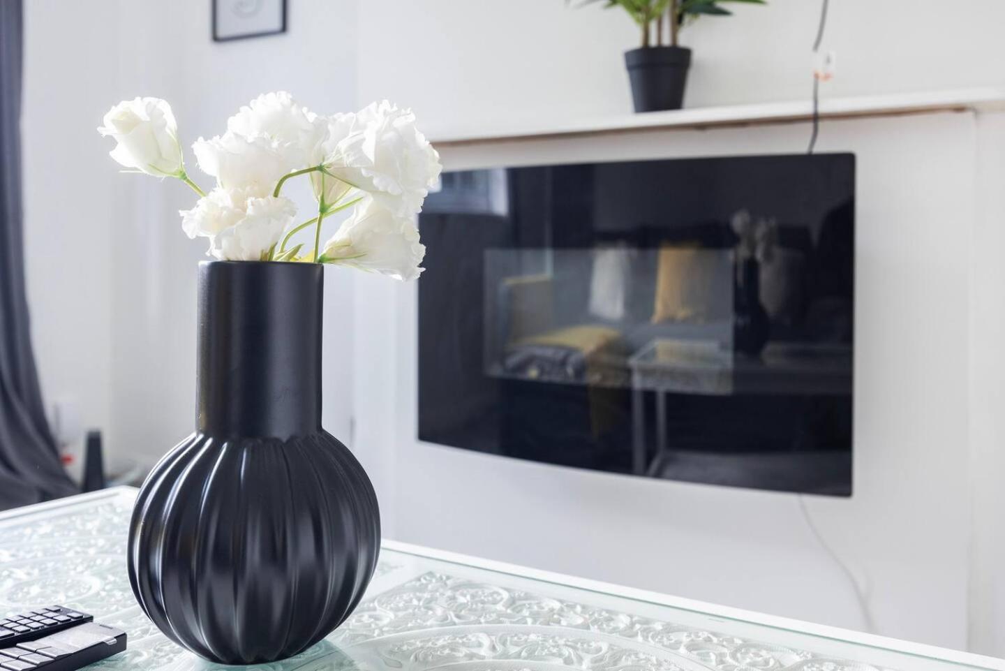 Chic Urban Perfect For Groups Of Six! *